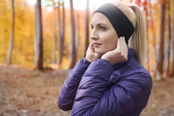 Woman in sport clothes in the forest — Stock Photo, Image