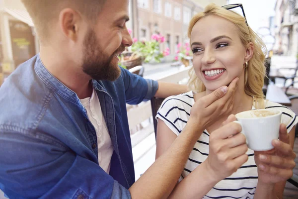 Casal conheceu para beber um bom café — Fotografia de Stock