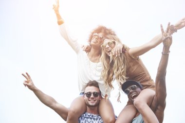 Çok eğlenceli sahip iki çiftler 