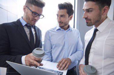 İş adamları Danışma sırasında 