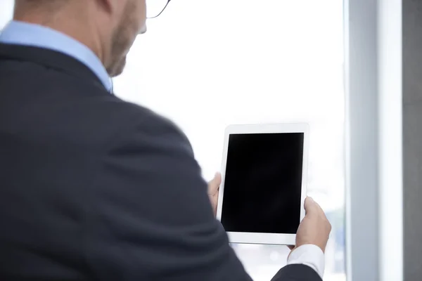 Man använder med digital tablet — Stockfoto