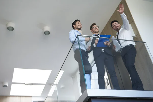 Empresarios trabajando en nuevos proyectos —  Fotos de Stock