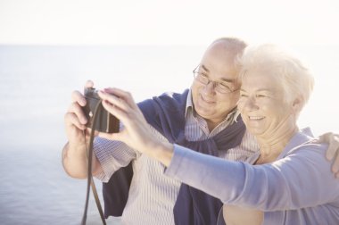 Kamera ile üst düzey çift alarak selfie