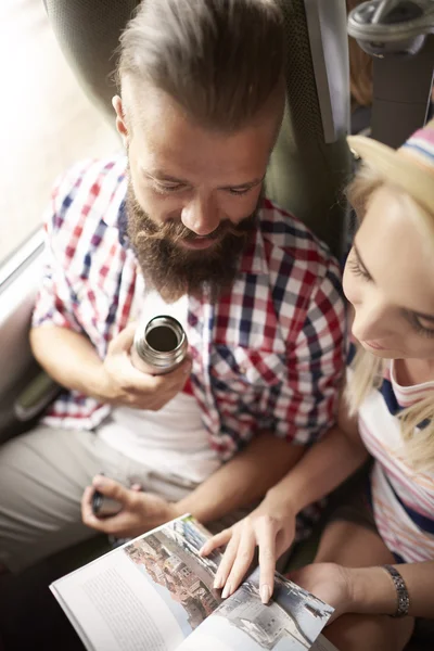 Couple traveling by train — Stock Photo, Image