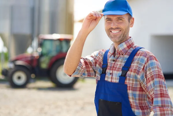 Happy farmer smiling and looking at camera — Stock Photo, Image