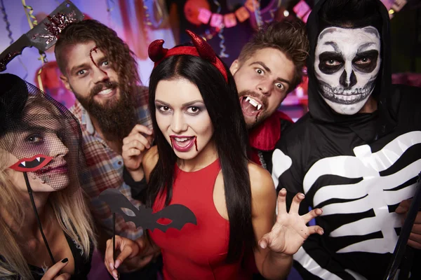 Friends having fun at Halloween party — Stock Photo, Image