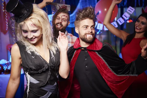 Friends having fun at Halloween party — Stock Photo, Image
