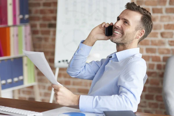 Praten met een klant over bedrijf — Stockfoto