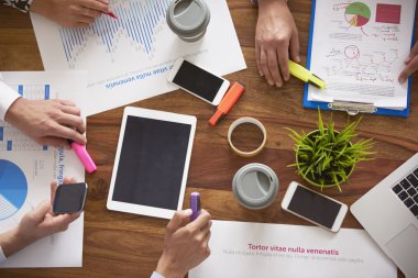 Dijital cihazlar kullanarak iş adamları