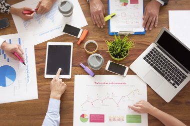 Dijital cihazlar kullanarak iş adamları