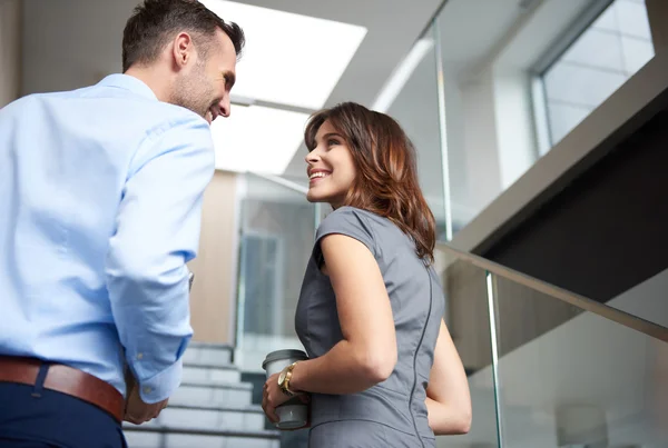 Socios comerciales en oficinas modernas — Foto de Stock