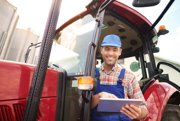 Farmer with digital tablet — Stock Photo, Image