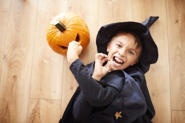 Küçük çocuk Sihirbazı