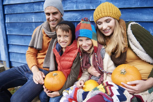 Whole family on pumpkin field — Stock Photo, Image