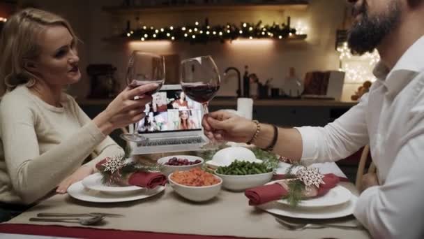 Pelacakan Video Natal Roti Panggang Selama Panggilan Video Ditembak Dengan — Stok Video
