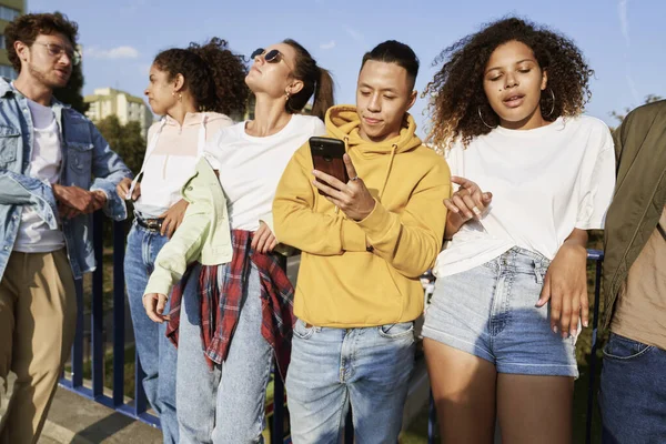 Group Young People Standing Together Sunny Day — Stock Photo, Image