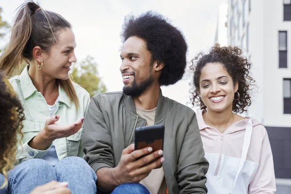 Group Friends Spending Time Together Outdoors — Stock Photo, Image