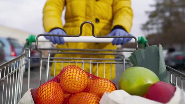 Vídeo Com Vista Frontal Cesta Compras Completa Tiro Com Câmera — Vídeo de Stock