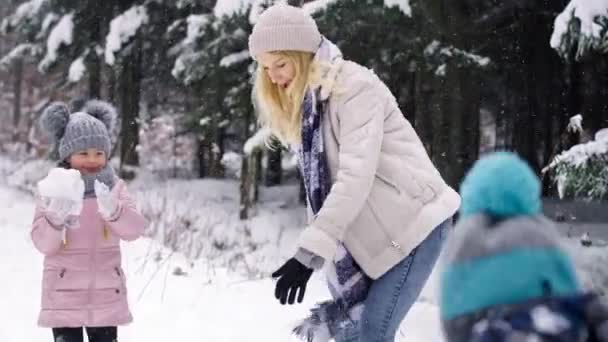 Video Mother Two Children Having Snowball Fight Shot Red Helium — Stock Video