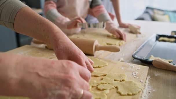 Zavřít Video Přípravy Velikonočních Cookies Snímek Red Heliovou Kamerou — Stock video