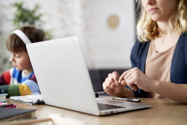 Kilitleme sırasında çalışmayı kapat