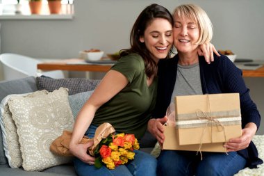 Annesi için bir kızından hediye.