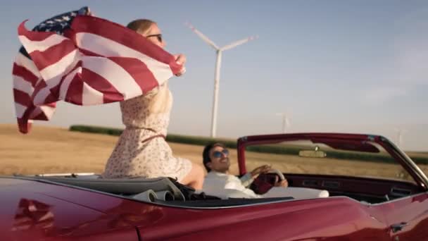 Video Una Donna Felice Auto Con Bandiera Americana Girato Con — Video Stock