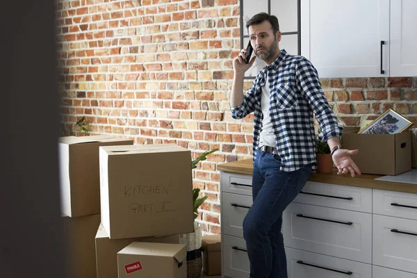 Displeased Man Calling Moving House — Stock Photo, Image