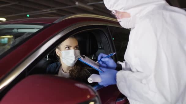 Vídeo Procedimento Teste Coronavírus Drive Thru Pcr Tiro Com Câmera — Vídeo de Stock