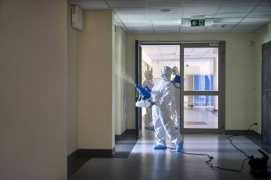 İnşaat koridorunun rutin dezenfeksiyonu                               