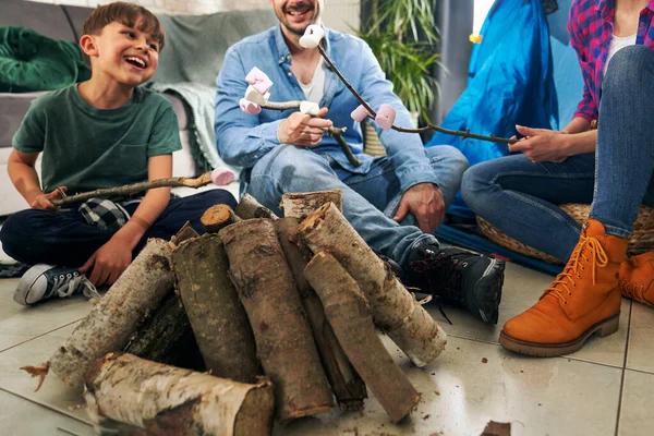 Close Family Campfire Home — Stock Photo, Image