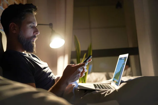 Side View Man Working Bed Night — Stock Photo, Image