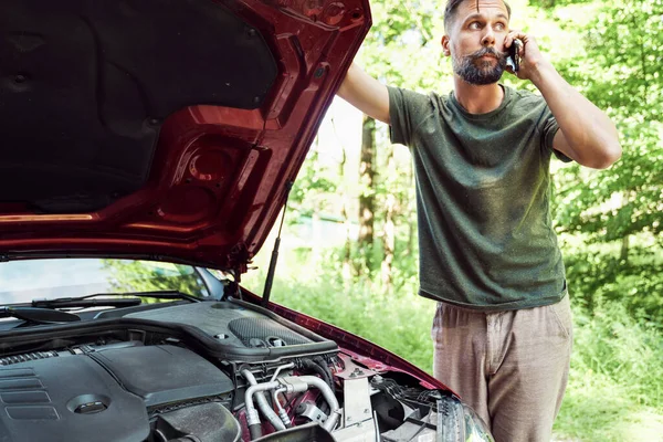 Serious Man Calling Help Road — Stock Photo, Image