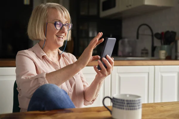 Happy Senior Using Mobile Phone Home — Stock Photo, Image