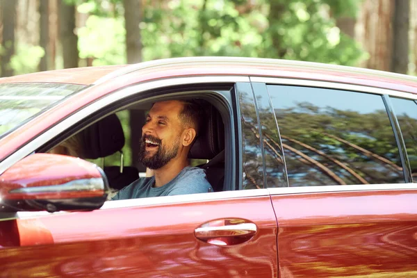 Homem Feliz Durante Viagem Carro — Fotografia de Stock