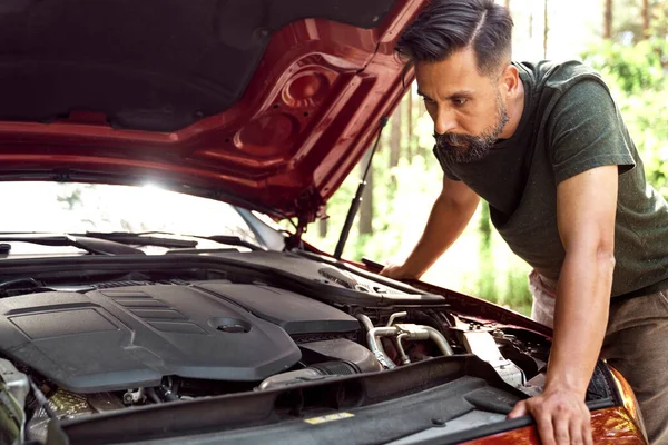 Fechar Homem Com Problema Carro — Fotografia de Stock