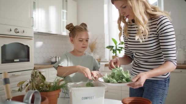 Video Mother Daughter Doing Compost Home Shot Red Helium Camera — Stock Video