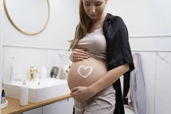 Zwangere Vrouw Geeft Haar Kind — Stockfoto