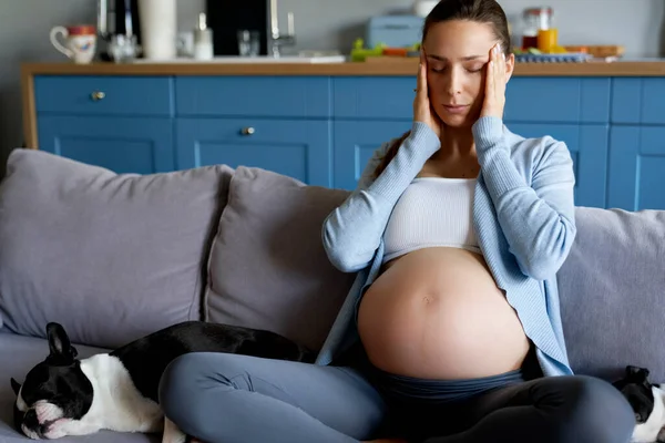 Mujer Embarazada Con Dolor Cabeza Casa —  Fotos de Stock