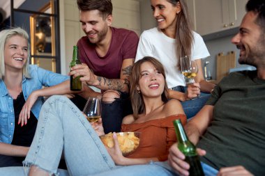 En iyi arkadaşlar birlikte güzel bir gün geçiriyorlar. 