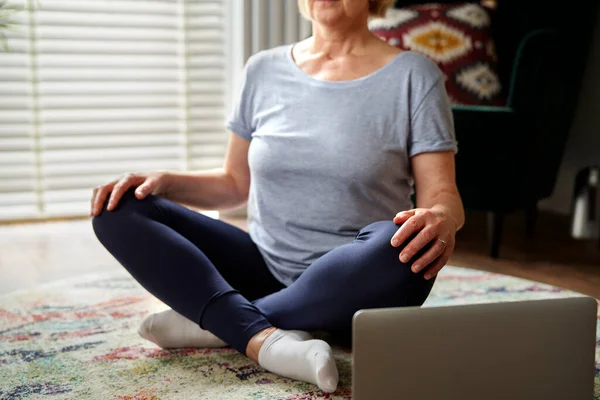 Unrecognizable Active Senior Woman Home — Stock Photo, Image