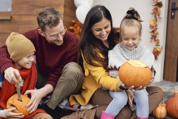 Familj Med Pumpor Halloween — Stockfoto