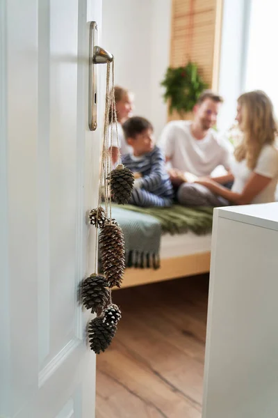 Família Passar Manhã Natal Juntos Cama — Fotografia de Stock