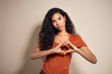 Aşk dolu güzel bir kadın 