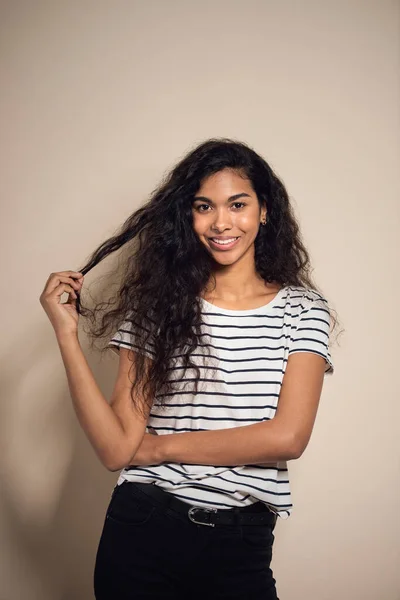 Retrato Mujer Hermosa Sonriente —  Fotos de Stock