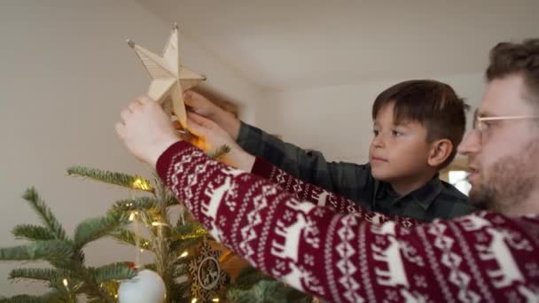 Father Son Decorating Christmas Tree Shot Red Helium Camera — Stock Video