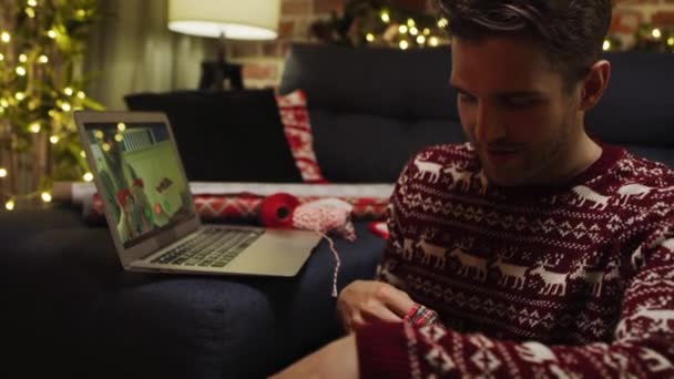 Embalagem Virtual Presentes Natal Com Namorada Tiro Com Câmera Hélio — Vídeo de Stock