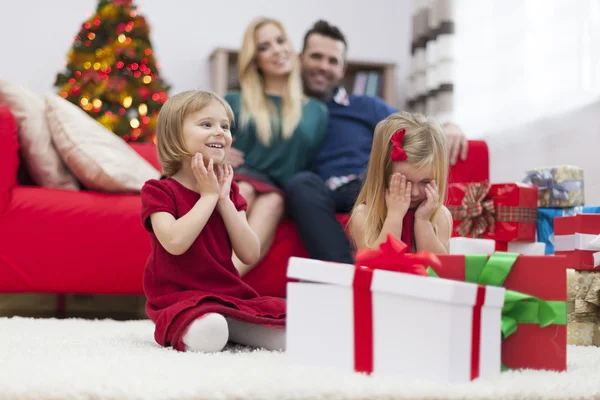 We can't wait to open Christmas gift — Stock Photo, Image