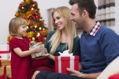 Anne Noel hediyesi almak