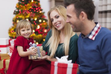 Aile Noel hediyesi almak